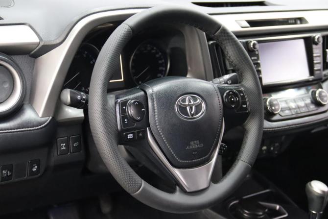 Toyota RAV4 IV (XA40) Рестайлинг с пробегом 2017 года, цена 2 095 170 рублей, 294866 км, внедорожник, Автокод Объявления