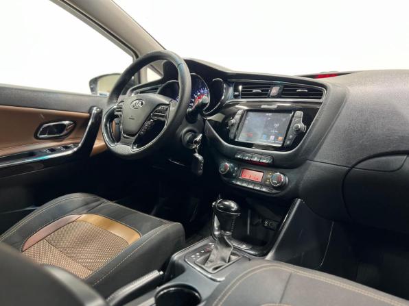 Kia Ceed II Рестайлинг с пробегом 2017 года, цена 1 189 000 рублей, 173604 км, хэтчбек, Автокод Объявления