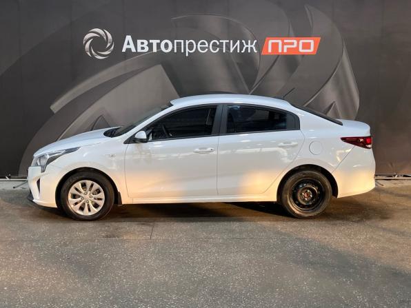 Kia Rio IV Рестайлинг с пробегом 2021 года, цена 1 240 000 рублей, 112796 км, седан, Автокод Объявления