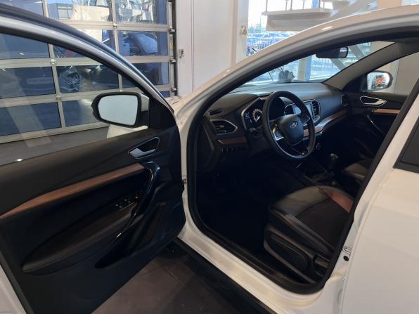 Lada (ВАЗ) Vesta I Рестайлинг (NG) с пробегом 2023 года, цена 1 385 000 рублей, 52457 км, седан, Автокод Объявления