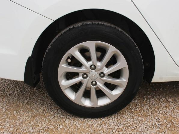 Hyundai Solaris II с пробегом 2018 года, цена 1 252 000 рублей, 120997 км, седан, Автокод Объявления