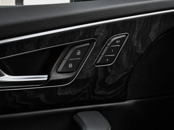 Audi Q7 II (4M) Рестайлинг 2 с пробегом 2025 года, цена 10 894 000 рублей, 35 км, внедорожник, Автокод Объявления