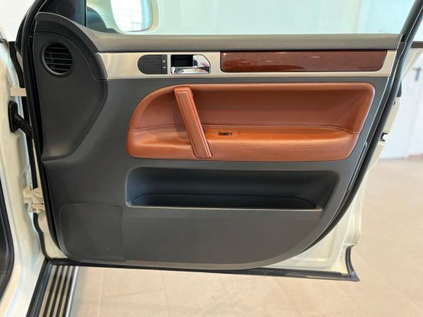 Volkswagen Touareg I Рестайлинг с пробегом 2009 года, цена 1 250 000 рублей, 335240 км, внедорожник, Автокод Объявления