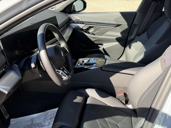 BMW 5 серии VIII (G60/G61/G68) с пробегом 2025 года, цена 9 350 000 рублей, 8833 км, универсал, Автокод Объявления