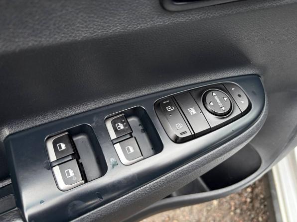 Kia Rio IV Рестайлинг с пробегом 2021 года, цена 1 365 000 рублей, 150000 км, хэтчбек, Автокод Объявления
