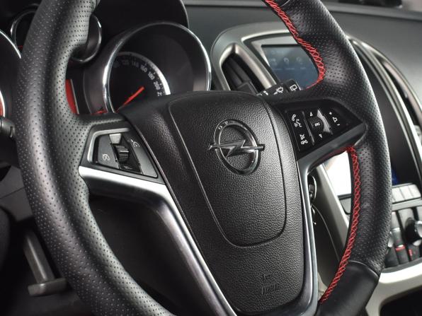 Opel Astra J с пробегом 2011 года, цена 659 995 рублей, 272498 км, хэтчбек, Автокод Объявления