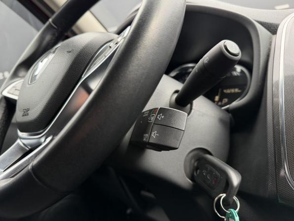 Renault Sandero II Рестайлинг с пробегом 2021 года, цена 1 399 000 рублей, 43269 км, хэтчбек, Автокод Объявления