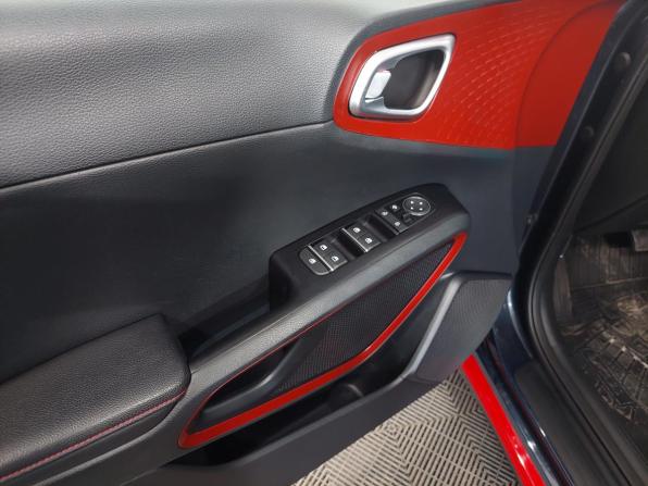 Kia Soul III Рестайлинг с пробегом 2022 года, цена 2 310 000 рублей, 65000 км, хэтчбек, Автокод Объявления