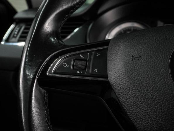 Skoda Octavia III (A7) Рестайлинг с пробегом 2019 года, цена 1 679 000 рублей, 178478 км, лифтбек, Автокод Объявления