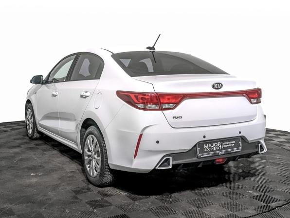 Kia Rio IV Рестайлинг с пробегом 2021 года, цена 1 555 000 рублей, 65500 км, седан, Автокод Объявления