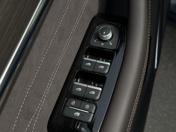 Geely Monjaro I Рестайлинг 2 с пробегом 2026 года, цена 3 950 000 рублей, 25 км, внедорожник, Автокод Объявления