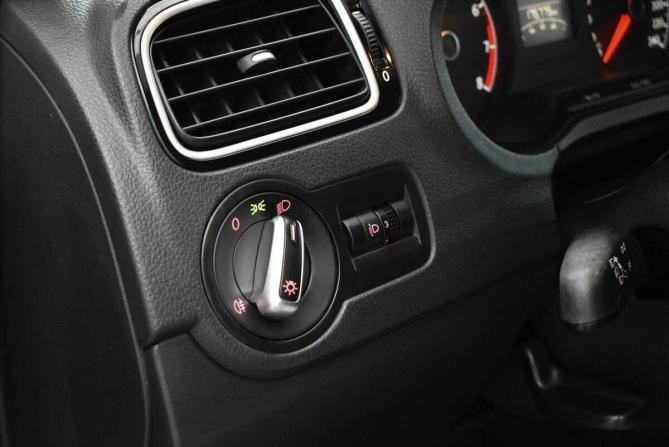 Volkswagen Polo V Рестайлинг с пробегом 2018 года, цена 885 000 рублей, 175775 км, седан, Автокод Объявления