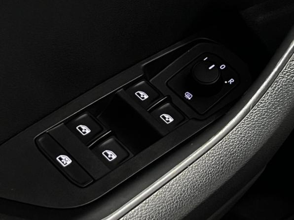 Skoda Karoq I с пробегом 2021 года, цена 1 999 000 рублей, 140769 км, внедорожник, Автокод Объявления