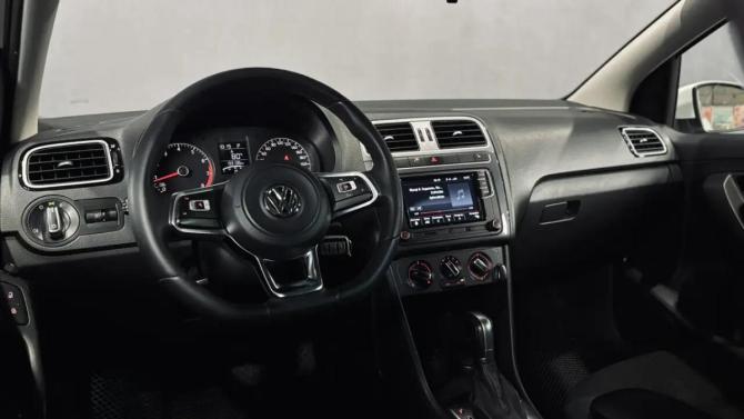 Volkswagen Polo V Рестайлинг с пробегом 2019 года, цена 1 240 000 рублей, 133136 км, седан, Автокод Объявления
