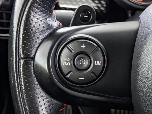 Mini Hatch III (F55/F56) Рестайлинг с пробегом 2020 года, цена 3 300 000 рублей, 84934 км, хэтчбек, Автокод Объявления