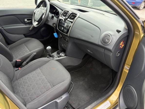 Renault Sandero II с пробегом 2015 года, цена 750 000 рублей, 90000 км, хэтчбек, Автокод Объявления