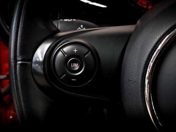 Mini Hatch III (F55/F56) Рестайлинг с пробегом 2019 года, цена 1 915 000 рублей, 42925 км, хэтчбек, Автокод Объявления