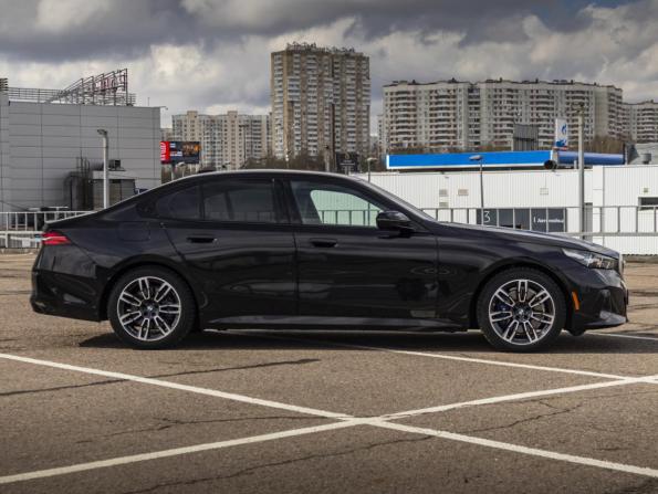 BMW 5 серии VIII (G60/G61/G68) с пробегом 2024 года, цена 6 799 000 рублей, 56934 км, седан, Автокод Объявления