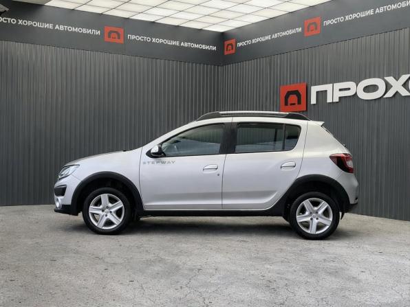 Renault Sandero II с пробегом 2015 года, цена 947 000 рублей, 46534 км, хэтчбек, Автокод Объявления
