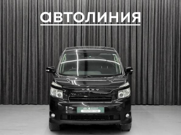 Toyota Voxy II (R70) с пробегом 2009 года, цена 1 420 000 рублей, 182800 км, минивэн, Автокод Объявления