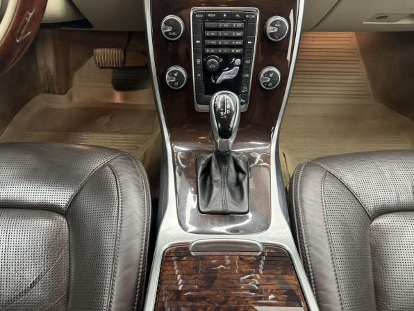 Volvo XC70 II Рестайлинг с пробегом 2013 года, цена 1 670 000 рублей, 264270 км, универсал, Автокод Объявления