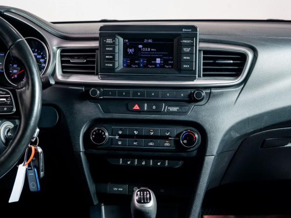 Kia Ceed III с пробегом 2019 года, цена 1 300 000 рублей, 114800 км, универсал, Автокод Объявления
