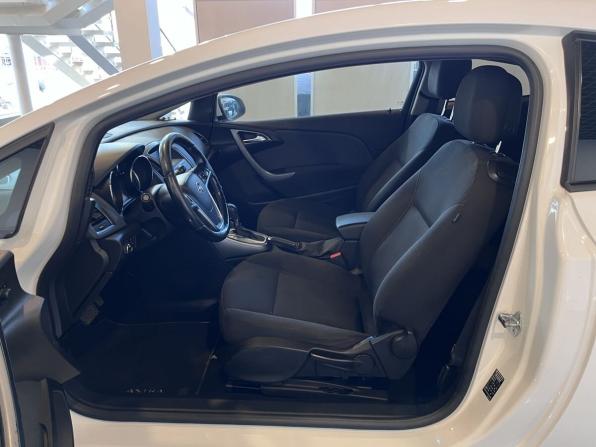 Opel Astra J Рестайлинг с пробегом 2013 года, цена 635 000 рублей, 217706 км, хэтчбек, Автокод Объявления