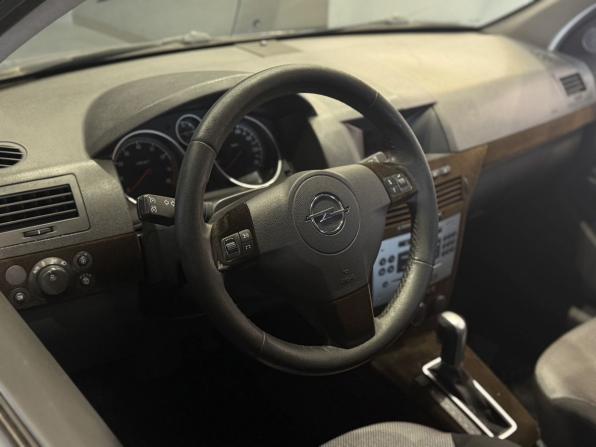 Opel Astra H Рестайлинг с пробегом 2011 года, цена 600 000 рублей, 202168 км, универсал, Автокод Объявления