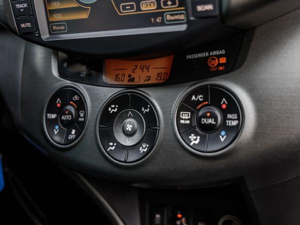 Toyota RAV4 III (XA30) Рестайлинг с пробегом 2011 года, цена 1 338 000 рублей, 295620 км, внедорожник, Автокод Объявления
