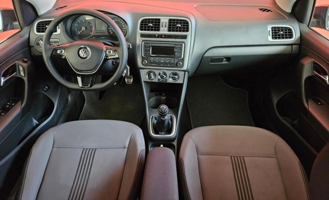 Volkswagen Polo V Рестайлинг с пробегом 2016 года, цена 1 049 000 рублей, 223782 км, седан, Автокод Объявления