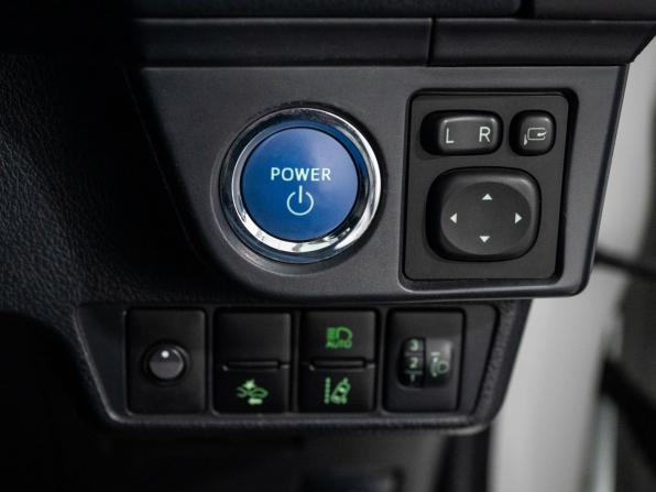 Toyota Corolla XI (E160 E170 E180) Рестайлинг 1 с пробегом 2015 года, цена 1 250 000 рублей, 156311 км, универсал, Автокод Объявления