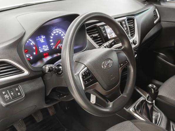 Hyundai Solaris II с пробегом 2017 года, цена 911 000 рублей, 178607 км, седан, Автокод Объявления