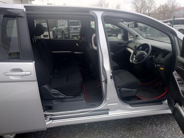 Toyota ISis I Рестайлинг с пробегом 2012 года, цена 1 350 000 рублей, 92650 км, компактвэн, Автокод Объявления