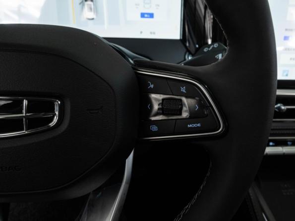 Geely Monjaro I Рестайлинг 2 с пробегом 2025 года, цена 4 269 000 рублей, 76 км, внедорожник, Автокод Объявления