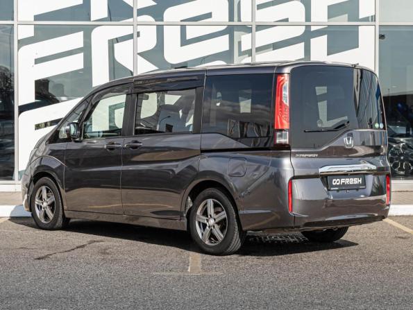 Honda Stepwgn V с пробегом 2016 года, цена 1 715 000 рублей, 176131 км, минивэн, Автокод Объявления
