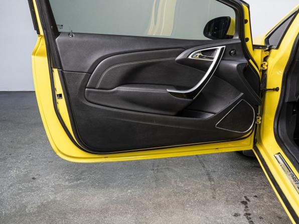 Opel Astra J Рестайлинг с пробегом 2012 года, цена 750 000 рублей, 138320 км, хэтчбек, Автокод Объявления