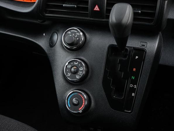 Toyota Sienta II Рестайлинг с пробегом 2019 года, цена 1 490 000 рублей, 94621 км, компактвэн, Автокод Объявления