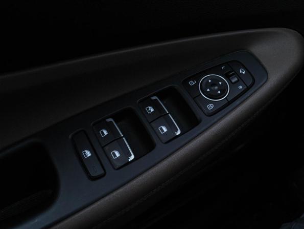Hyundai Santa Fe IV Рестайлинг с пробегом 2022 года, цена 3 699 000 рублей, 32000 км, внедорожник, Автокод Объявления