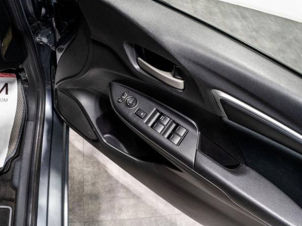 Honda Fit III Рестайлинг с пробегом 2019 года, цена 1 280 000 рублей, 101770 км, хэтчбек, Автокод Объявления
