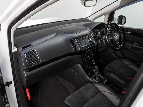 Volkswagen Sharan II Рестайлинг с пробегом 2016 года, цена 1 629 000 рублей, 109770 км, минивэн, Автокод Объявления