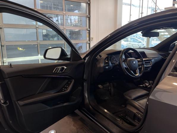 BMW 1 серии III (F40) с пробегом 2019 года, цена 2 420 000 рублей, 98719 км, хэтчбек, Автокод Объявления