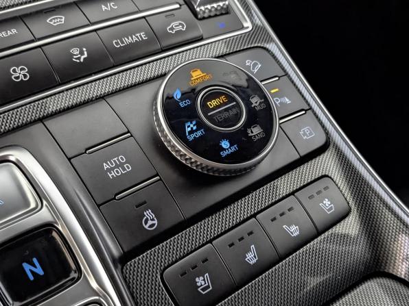 Hyundai Santa Fe IV Рестайлинг с пробегом 2022 года, цена 4 250 000 рублей, 68249 км, внедорожник, Автокод Объявления