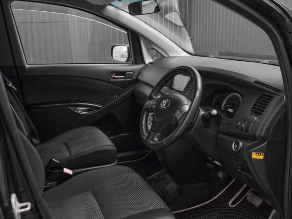 Toyota ISis I Рестайлинг с пробегом 2010 года, цена 1 270 000 рублей, 112707 км, минивэн, Автокод Объявления