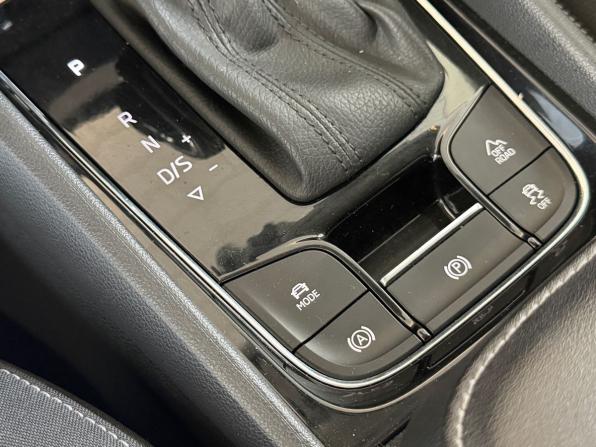 Skoda Karoq I с пробегом 2021 года, цена 2 090 000 рублей, 144036 км, внедорожник, Автокод Объявления
