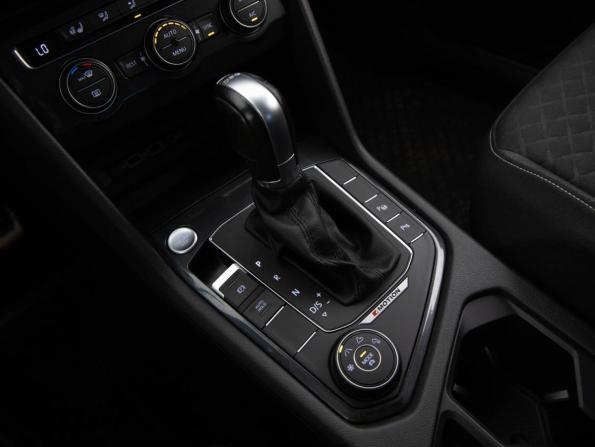 Volkswagen Tiguan II с пробегом 2018 года, цена 2 099 000 рублей, 125034 км, внедорожник, Автокод Объявления