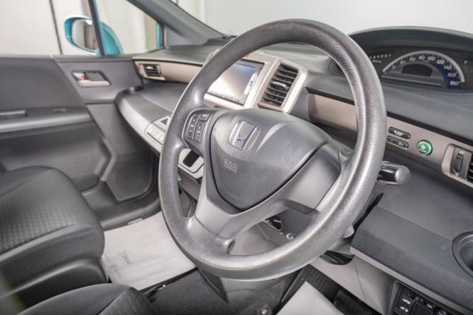 Honda Freed I Рестайлинг с пробегом 2013 года, цена 1 279 000 рублей, 96000 км, компактвэн, Автокод Объявления