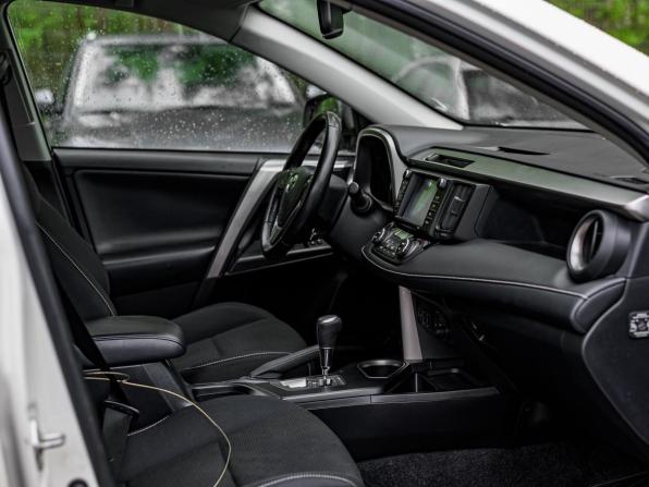 Toyota RAV4 IV (XA40) Рестайлинг с пробегом 2017 года, цена 1 770 000 рублей, 134603 км, внедорожник, Автокод Объявления