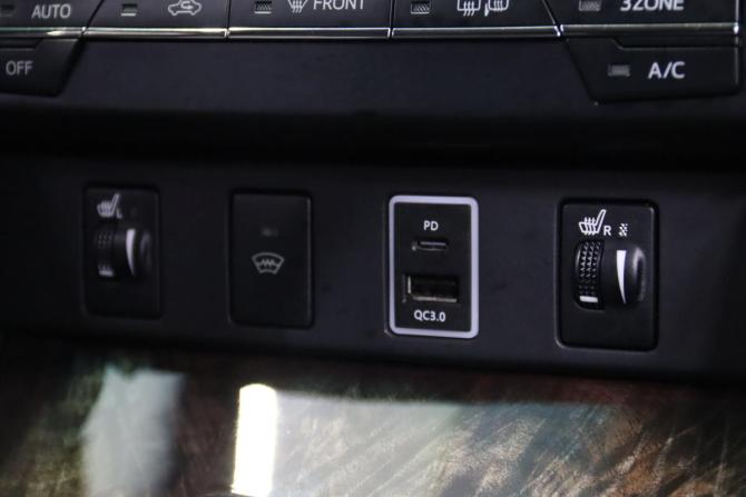 Toyota Camry VII (XV50) Рестайлинг 2 с пробегом 2018 года, цена 2 555 550 рублей, 136672 км, седан, Автокод Объявления