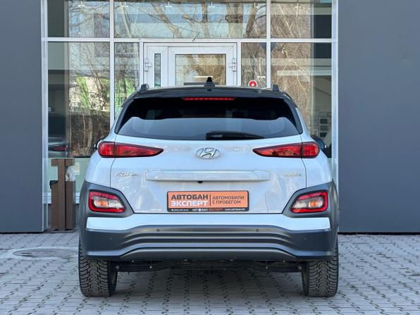 Hyundai Kona I с пробегом 2018 года, цена 1 899 000 рублей, 132765 км, внедорожник, Автокод Объявления