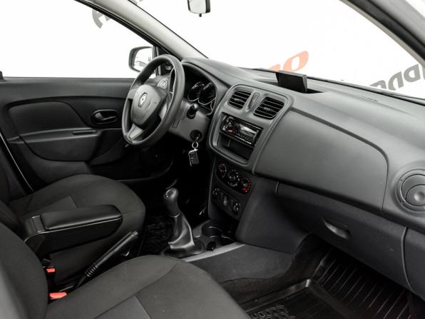 Renault Logan II с пробегом 2018 года, цена 835 000 рублей, 28821 км, седан, Автокод Объявления